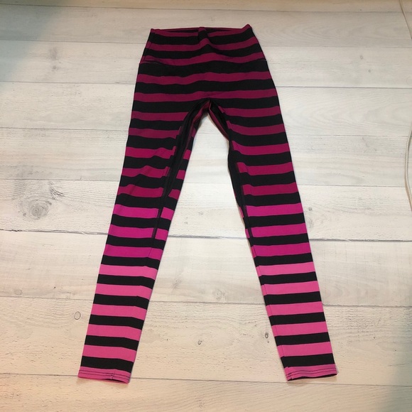 K-Deer Laura Stripe 7/8 Sneaker Length Legging - Picture 4 of 6